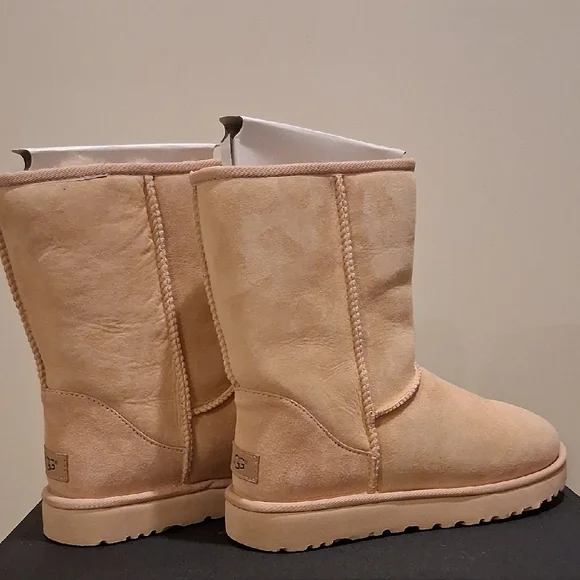 UGG Classic Short II with Amb Boots (Color: Creme) - Picture 12 of 16